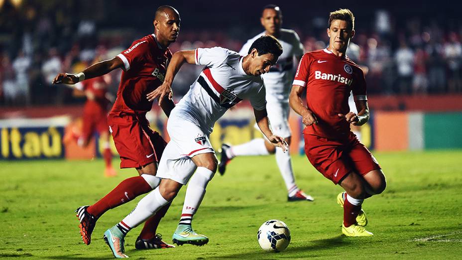 O jogador Paulo Henrique Ganso do São Paulo durante partida contra o Internacional (RS), no estádio do Morumbi, em São Paulo, em jogo antecipado da 35ª rodada do Brasileirão 2014