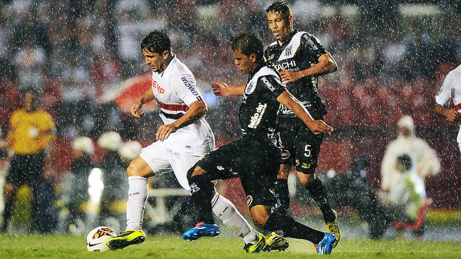 Sob forte chuva no Morumbi, a Ponte Preta venceu o São Paulo por 3 a 1 na primeira partida da semifinal da Copa Sul-Americana