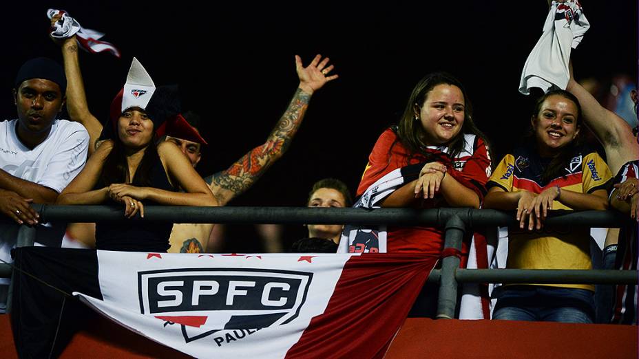 Torcida do São Paulo durante partida contra a Ponte Preta, válida pela semifinal da Copa Sul-Americana, no Morumbi