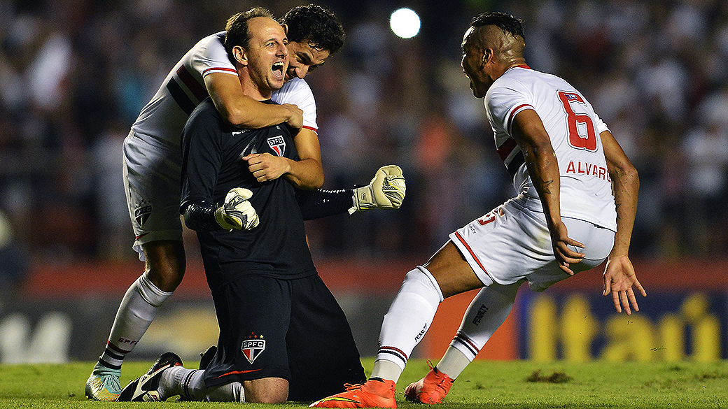 Rogério Ceni abre o placar. São Paulo e Bahia jogam no estádio do Morumbi pela 29ª rodada do Campeonato Brasileiro, neste sábado (18)