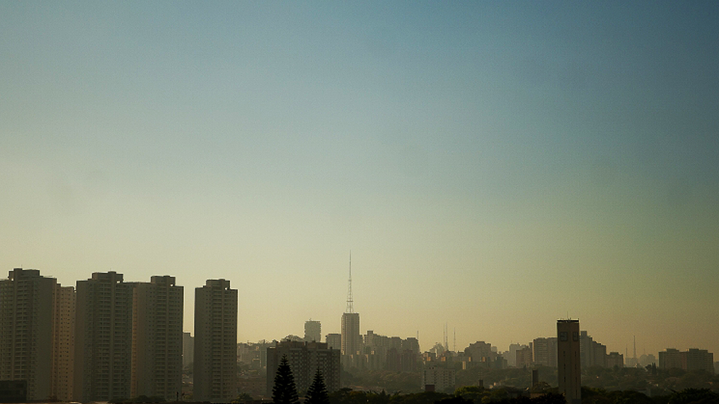 Vista geral da cidade de São Paulo (SP), na manhã desta quarta-feira. A previsão para o dia é de muito sol, com umidade relativa do ar na casa dos 30%