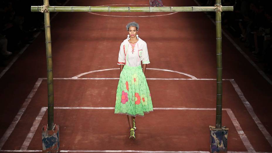 Desfile de Ronaldo Fraga coleção verão 2013/2014
