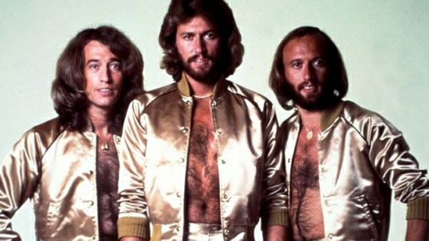 Bee Gees no auge da era disco após o lançamento de <em>Stayin Alive</em>