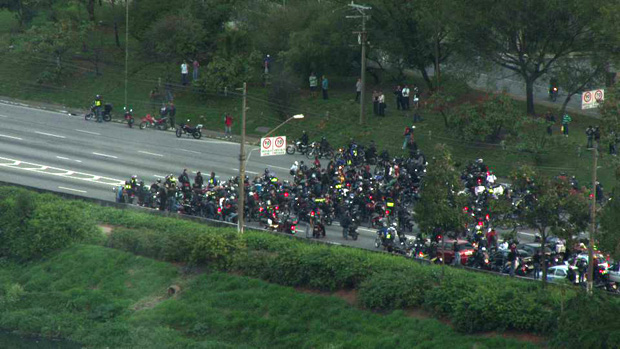 Em agosto, motoboys fecharam pista da Marginal do Pinheiros em protesto