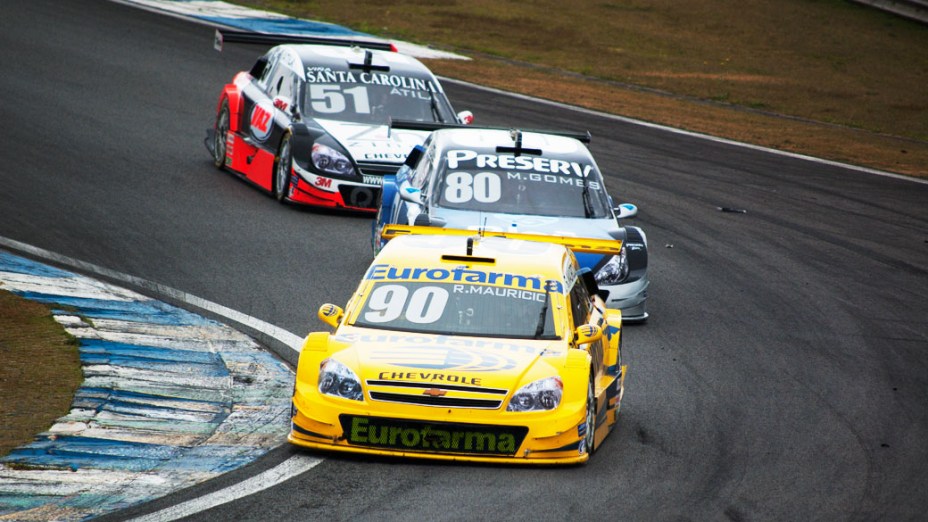 Carros dos pilotos Ricardo Mauricio, Marcos Gomes e Átila Abreu durante a Corrida do Milhão em São Paulo