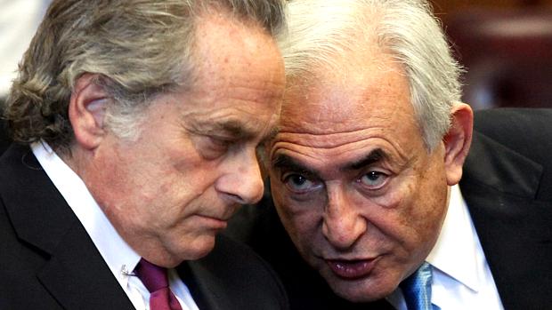 Strauss-Kahn conversa com o advogado Benjamin Brafman