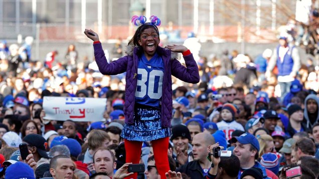 Fãs do New York Giants comemoram vitória do time no Super Bowl, em Nova York