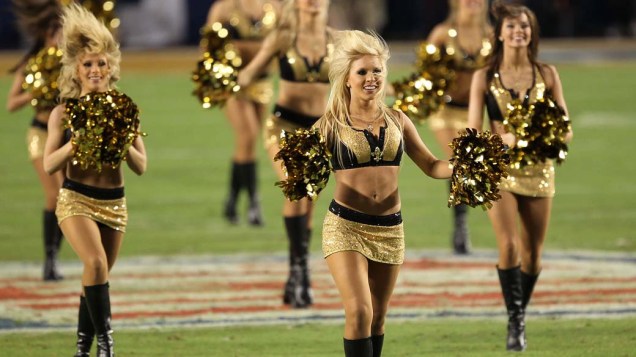 Cheerleaders durante performance, no Super Bowl de 2010