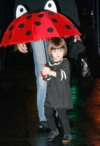 Até o guarda-chuva de Suri tem estilo.