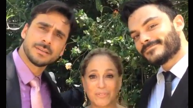 Susana Vieira entre os bofes Júlio Rocha e Kiko Pissolato
