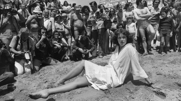 A atriz Sylvia Kristel durante o festival de Cannes de 1977
