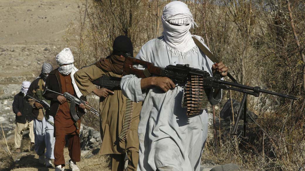 Talibãs lançam serviço telefônico para receber queixas | VEJA