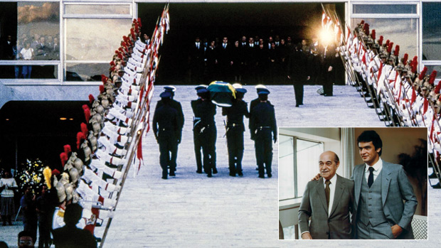O PESO DO DESTINO - O caixão com o corpo do presidente eleito é carregado na rampa do Planalto (1985); e Aécio com Tancredo, então governador de Minas Gerais, em Belo Horizonte (1983): missão a cumprir