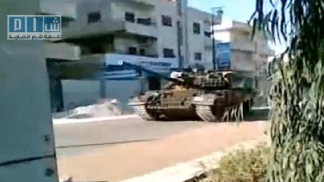 Tanque do exército sírio na cidade de Daraa, Síria