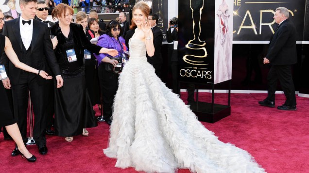 Amy Adams  de O Mestre passa pelo tapete vermelho, na chegada ao Oscar 2013