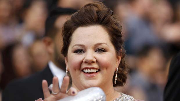 A atriz Melissa McCarthy no tapete vermelho do Oscar 2012, em Hollywood
