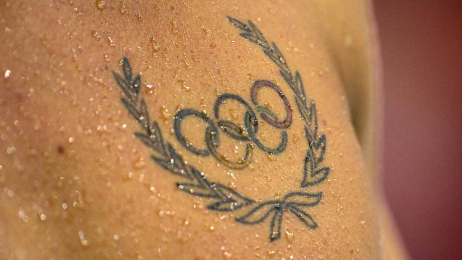 Atleta com tatuagem dos anéis olímpicos, em Londres