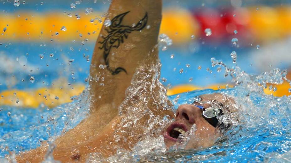 O francês Benjamin Stasiulius durante os 200m costas nos Jogos Olímpicos de Londres