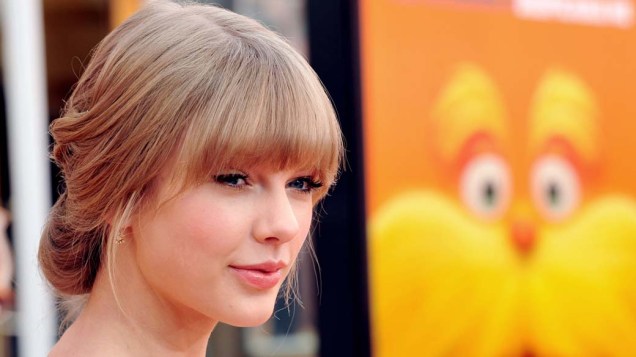 Taylor Swift, 22 (57 milhões de dólares entre maio de 2011 e maio de 2012)