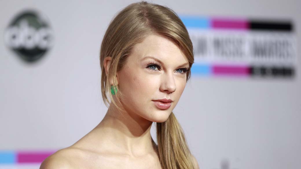 Taylor Swift durante o American Music Awards 2011 em Los Angeles, Califórnia