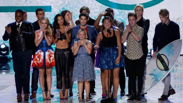 Elenco de Glee recebe prêmio na categoria Melhor Série de Comédia