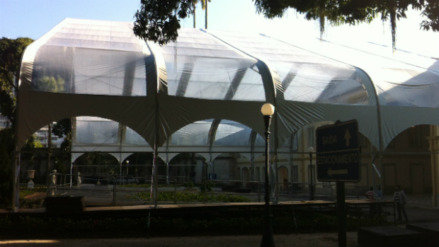 Tenda para recepção ao papa Franciso já está sendo instalada no Palácio Guanabara