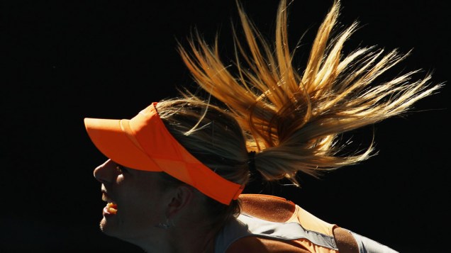 Maria Sharapova durante a partida contra a francesa Virginie Razzano, no Aberto da Austrália - 19/01/2011