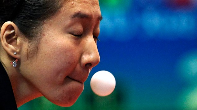 A jogadora de tênis de mesa da República Dominicana, Xue Wu, em partida contra Fabiola Ramos, da Venezuela, durante os jogos Pan-Americanos em Guadalajara, no México