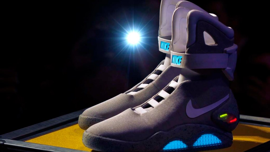 Versão 2011 do tênis Nike AIR MAG criada como uma réplica exata do original usado no filme De Volta Para o Futuro