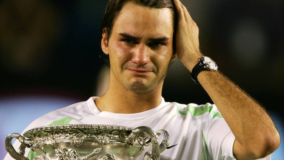 O suíço Roger Federer se emocionou ao conquistar o Australian Open de 2006 sobre o tenista do Chipre Marcos Baghdatis