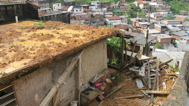Deslizamento de terra no bairro Santa Cecília, em Teresópolis
