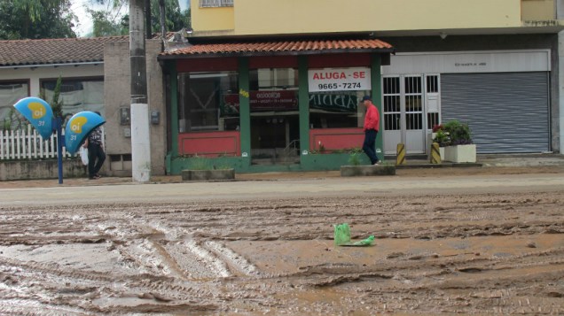 Lama no centro de Teresópolis: cidade que ainda se recupera da tragédia de janeiro de 2011 foi novamente castigada pelas chuvas