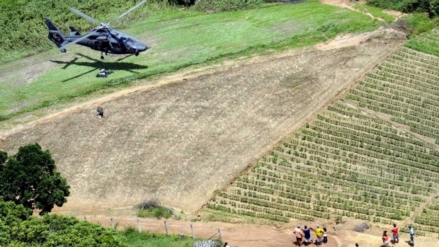 Vista aérea de área rural em Sumidouro: devastação