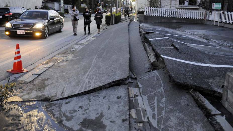 Rua na cidade de Urayasu afetada pelo terremoto, Japão