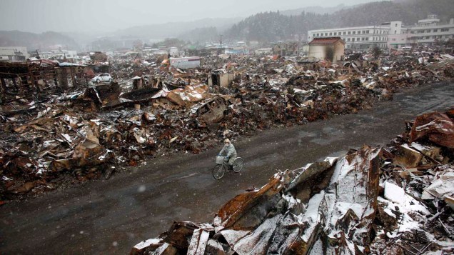 Destruição após tsunami em Yamada, Japão