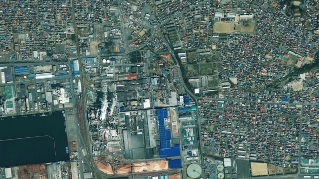 Imagem de satélite da cidade de Ishinomaki antes do terremoto e tsunami que atingiram o Japão...