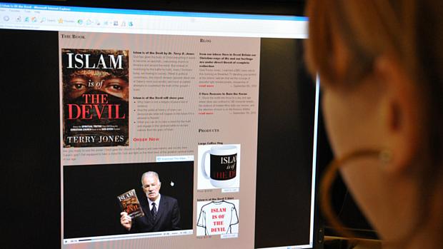 O pastor Terry Jones lançou livro contra Islã e pede queima de Corão