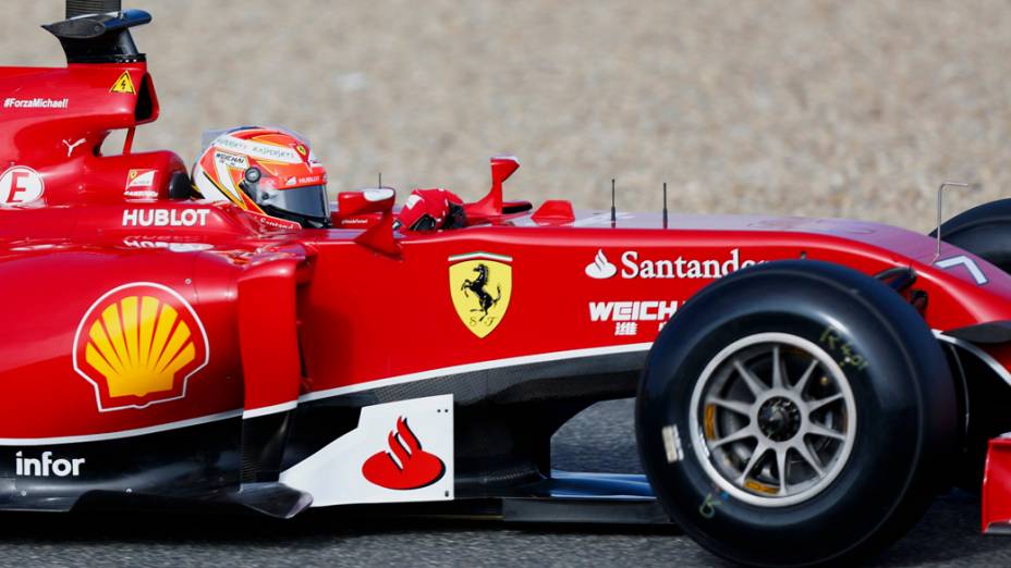 Kimi Raikkonen foi o mais rápido no primeiro dia de testes da temporada 2014