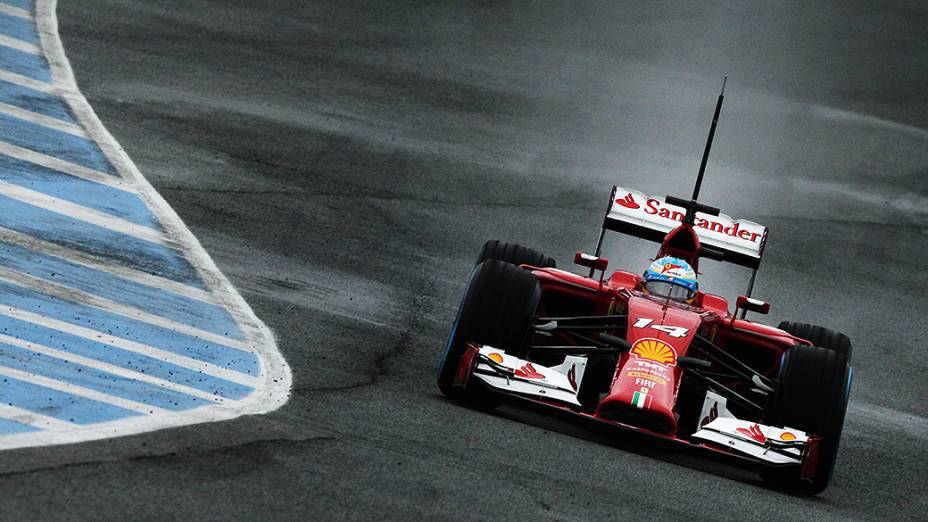 Fernando Alonso, da Ferrari, durante o último dia de testes da Fórmula 1, em Jerez de La Frontera, na Espanha