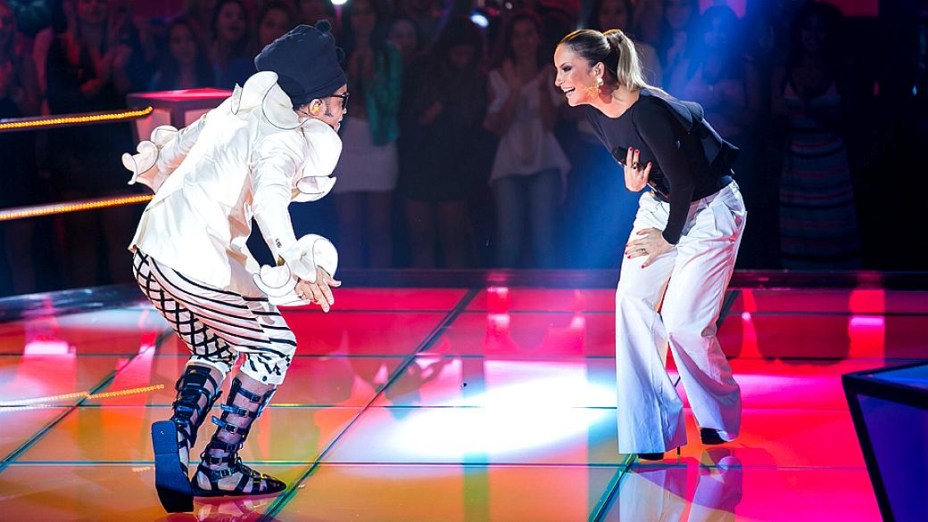 Claudia Leitte e Técnicos do The Voice Brasil dançam forró e encerram 3ª  Audição interpretando 'Magalenha' on Vimeo