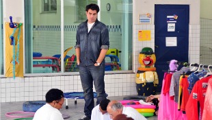 Thiago Lacerda no camarim de "Calígula", no Rio de Janeiro