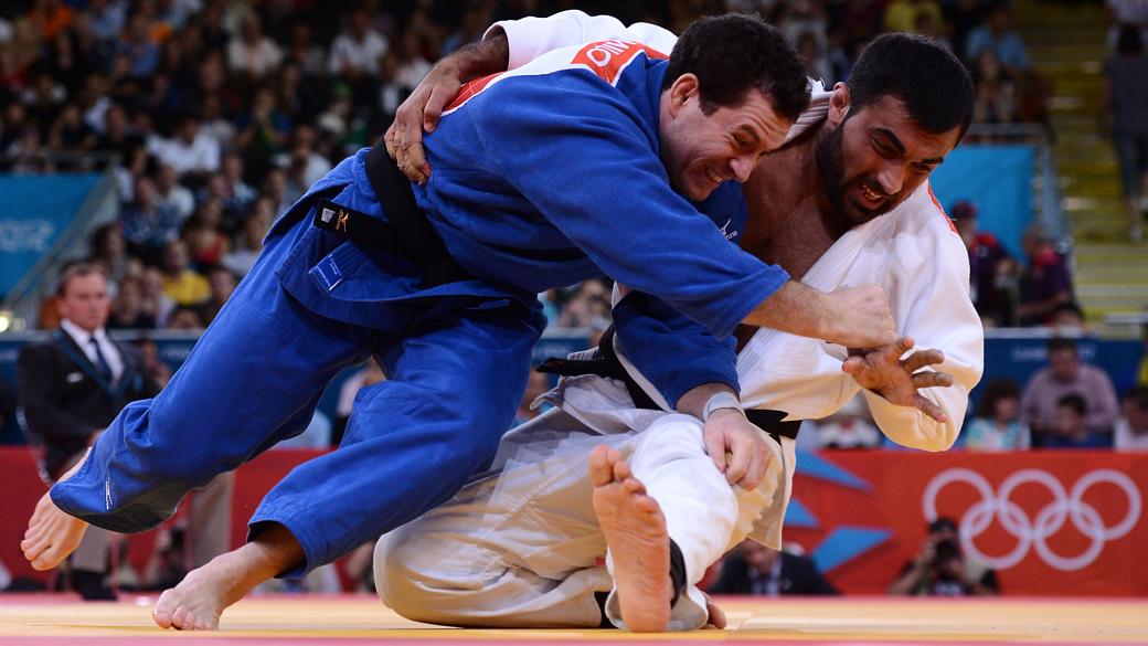 Tiago Camilo (azul) está eliminado da Olimpíada de Londres