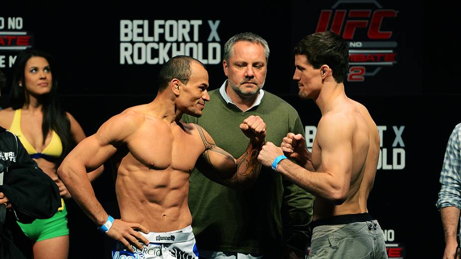 Gleison Tibau e John Chollish durante a pesagem do UFC Jaraguá do Sul em (SC)
