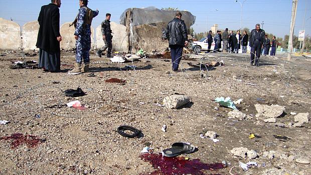 Tikrit: polícia investiga o local do atentado
