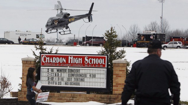 Polícia cerca o colégio após tiroteio em Ohio, Estados Unidos