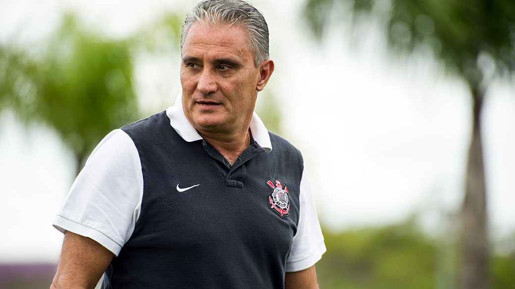 Nenhum técnico de ponta no Brasil está empregado há tanto tempo quanto Tite no Corinthians