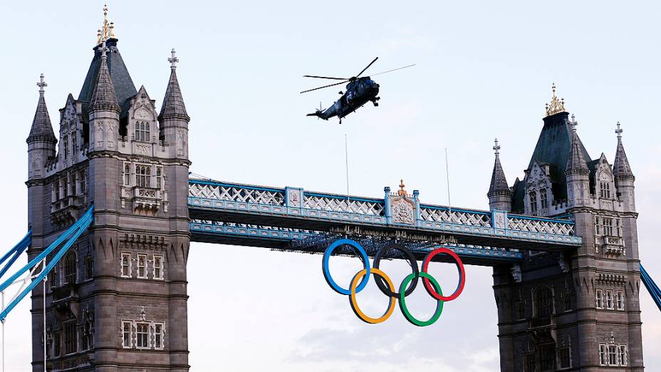 O fogo veio de helicóptero desde Guildford, cidade localizada a 43 km da sede da Olimpíada, e aterrissou próximo à Tower Bridge, às margens do rio Tâmisa