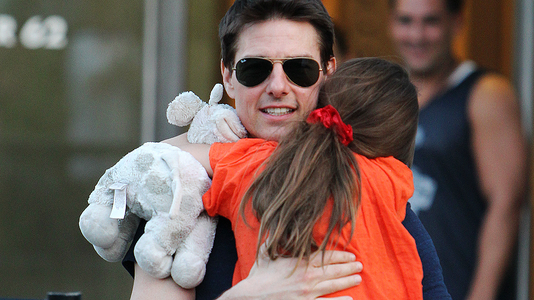 Tom Cruise leva Suri para a aula de ginástica