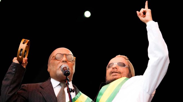  <br><br>  <br>    Show de Mutantes e Tom Zé no palco Sunset, no último dia do Rock in Rio, em 02/10/2011