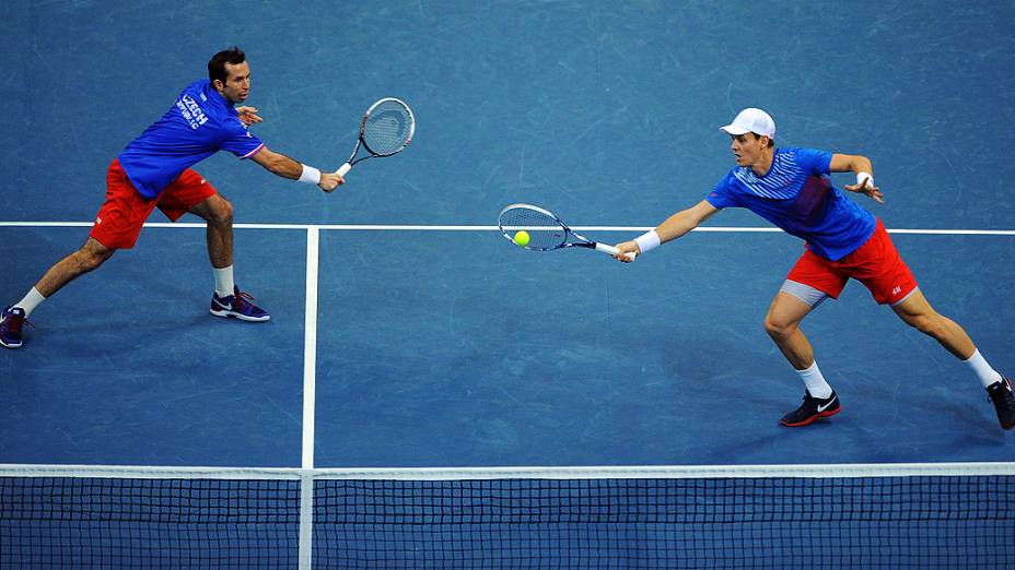 A dupla tcheca Tomas Berdych e Radek Stepanek venceu os sérvios neste sábado (16)